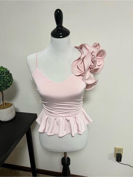 Express Tops - NWOT express Ruffle Peplum Tank Top - Pink